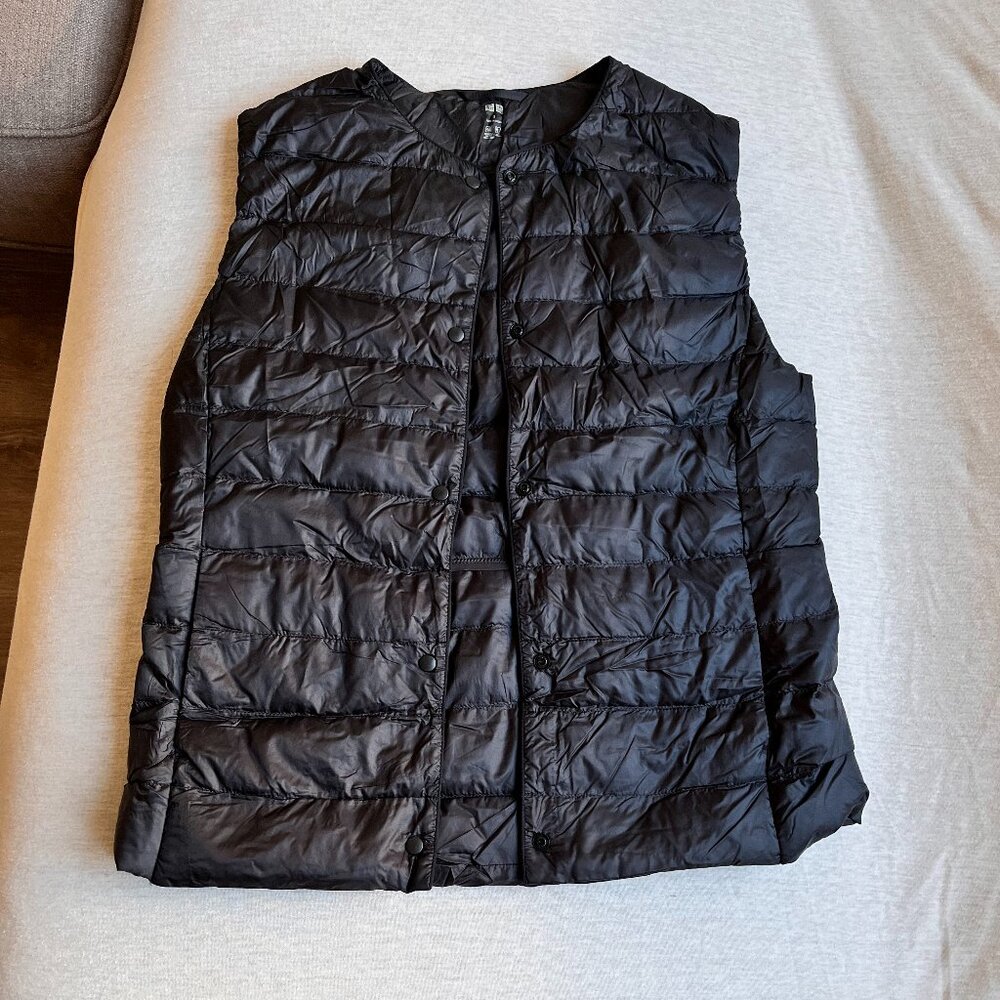 Uniqlo Sleeveless black light Puffer Vest